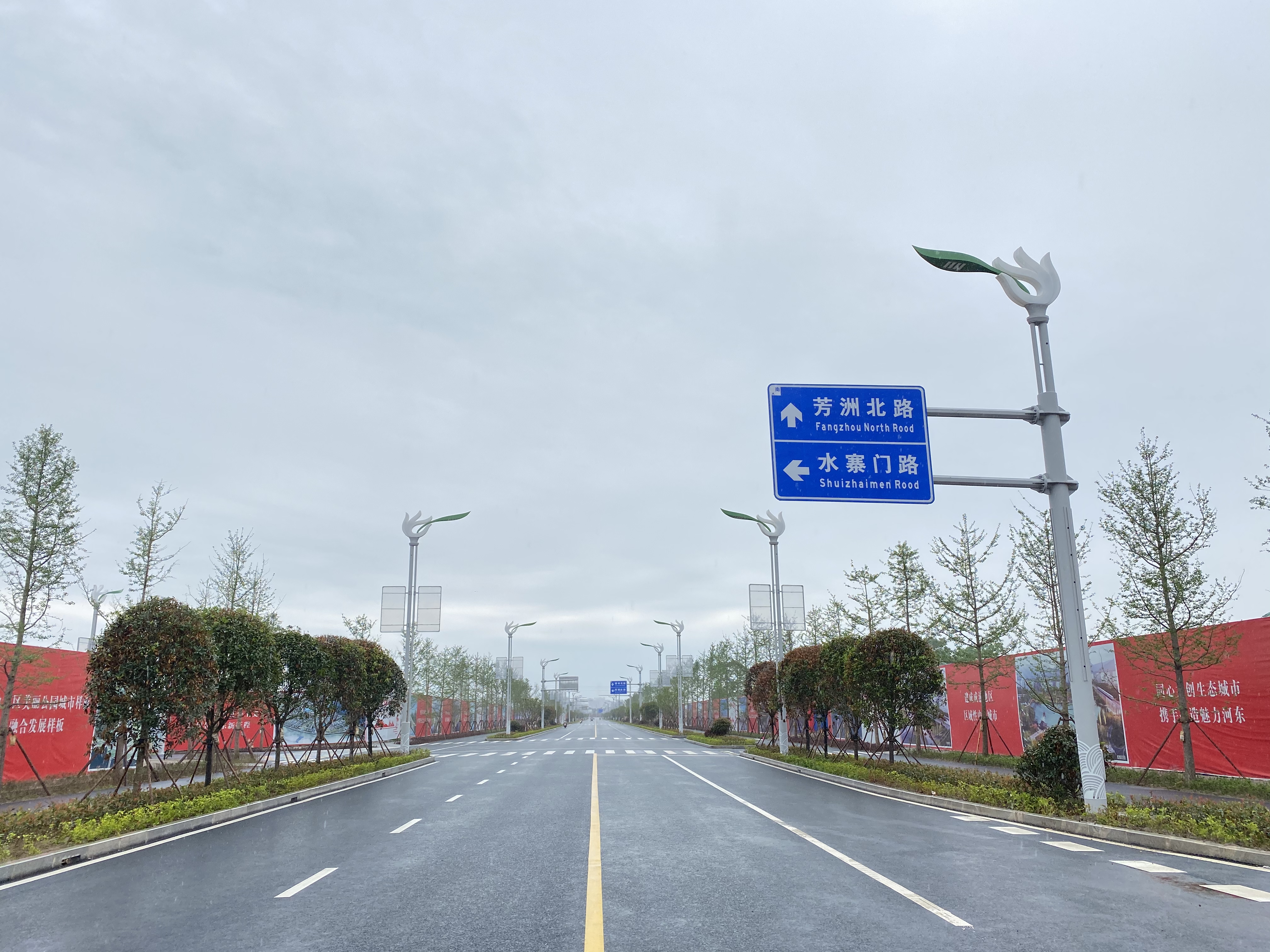 智慧路燈標準答案——遂寧首條多桿合一智慧景觀路燈示范段！